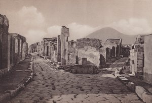 領事の道、ヘルクラヌムの門（モノクロ写真 作： Italian Photographer
