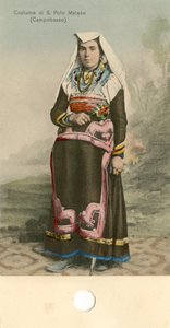 民族衣装を着た女性（イタリア、モリーゼ州サン・ポロ・マテーゼ、1910年頃 作： Italian Photographer
