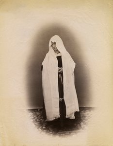 未亡人のツイードを着た女性（イタリア・ロンバルディア州パレ） 写真提供：Premiata Fotografia Taramelli, Bergamo 作： Italian Photographer