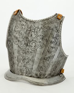 メディチ家の兵器庫からの子供の鎧のバックプレート、1575年頃、後で変更されたもの（エッチングされた鉄と復元された革）
