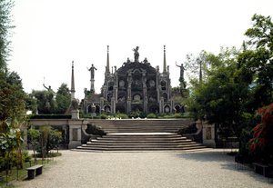 イタリア・マジョーレ湖畔のイゾラ・ベッラにある1632年製のバロック様式のヴィタリアーノ・イ・ボロメオ宮殿 作： Italian School