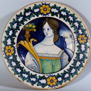 女性の肖像が描かれたデルタ装飾の陶板。1510年頃 セーブル磁器メーカー 作： Italian School