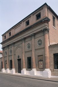 アカデミーシアターのファサード（写真 作： Italian School