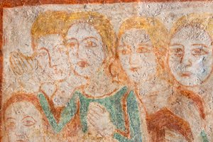 忠実なフレスコ画のグループ 作： イタリア語学校