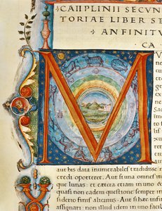 大プリニウス (ベラム) による「Naturalis Historia」から、天と星座を描いた歴史的なイニシャル「M」 作： Italian School