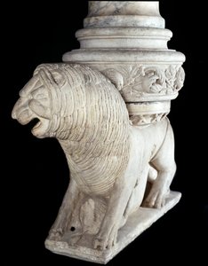 ライオン (大理石彫刻、12世紀後半) 作： Italian School