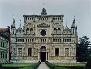 1473年に始まったカルトゥス修道院のスクリーンファサード