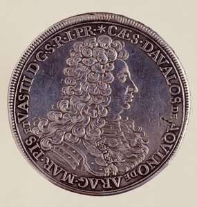 ナポリの銀貨（ターラー）。チェーザレ・ミケランジェロ・ダヴァロ1706年 直径4cm 個人蔵