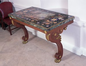 アントニオチョッキ（fl.1722-92）による設計後のリボルノ港を描いたテーブルトップ（fl.1722-92）（ピエトラデュア）（ペアについては316265を参照）