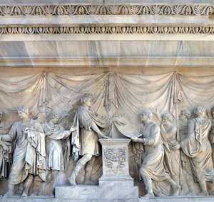 プラハの会議、平和のアーチの細部、ミラノ、イタリア（大理石