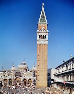 ベルタワーとサンマルコ大聖堂の眺め 作： Italian School