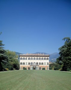 ヴィッラ・レアーレ・ディ・マーリア（またはパラッツォ・オルセッティ）のファサードの眺め 作： Italian School