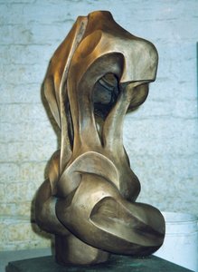 女性、2001年（ブロンズ） 作： Izabella Godlewska de Aranda