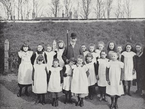 ハンガーフォードでホックタイド、学校の子供たちに休日を要求 作： J. Benjamin Stone