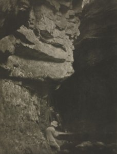 カメラワーク：スケッチする男性、1910年。 作： J. Craig Annan