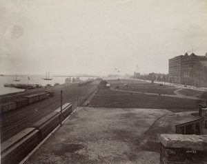 シカゴ、1890年頃、イリノイ中央鉄道線路の西側からミシガンアベニューの南を見る 作： J. W. Taylor