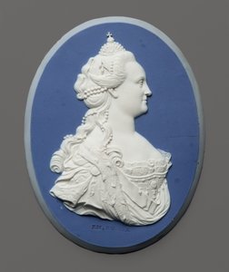 ロシアのエカテリーナ2世の肖像画のメダリオン、1775年頃（ジャスパーウェア） 作： J. and Bentley Wedgwood