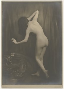 王の息子のカエルと (署名された) ソースで立っている女性の裸体 作： Jacob Merkelbach