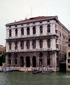 カ・グランデ宮殿のコーナーのファサード 作： Jacopo Sansovino