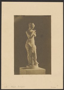 [女性の像］ 作： Jacques Alexandre Ferrier