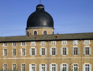 バロック建築：建築家ジャック・ジェルマン(Jacques-Germain) Soufflot (1713-1780)によるホテル・デューのドーム(18世紀)。マコン、ソーヌ、ロワール（ソーヌ＝エ＝ロワール）（71）。 作： Jacques Germain Soufflot