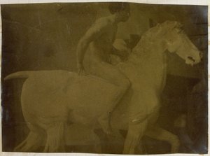 ジャック・ド・ラランのアトリエで、石膏馬に乗せられた裸の男性モデルの習作、ゲント美術館所蔵の騎馬肖像のための予備習作と思われる