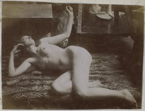 ジャック・ド・ラランのスタジオで、トラの皮の上に横たわる女性の裸体モデルの習作