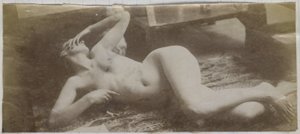 ジャック・ド・ラランのスタジオで、トラの皮の上に横たわる女性の裸体モデルの習作 作： Jacques Lalaing (attributed to)
