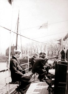 船の乗客、ブローク、オランダ、1898年。 作： James Batkin