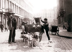 ドッグカートを持つ少年、アントワープ、1898年。 作： James Batkin