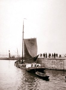 運河のボート、マルケン島、オランダ、1898年。 作： James Batkin