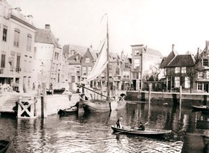 運河ヤード、ドルドレヒト、オランダ、1898年。 作： James Batkin