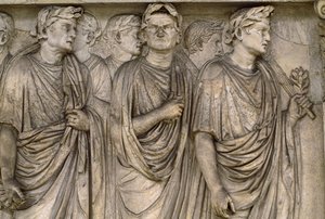 アラ・パチス・アウグスタエ（Ara Pacis Augustae）、未亡人、司祭、司祭の独立した祭壇。 作： James L Stanfield