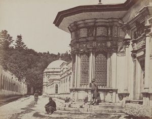 1857年、エユーブのモスク（写真）