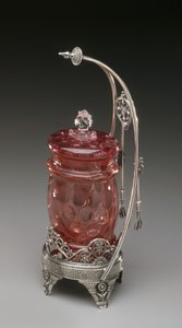 トング付きスタンドのピクルスジャー、c.1885（シルバープレートと吹きガラス）