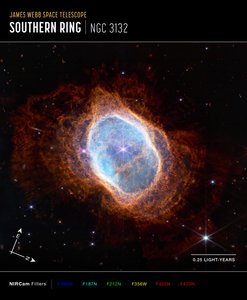 南環状星雲（NIRCamコンパス画像） 作： James Webb Space Telescope (NASA)
