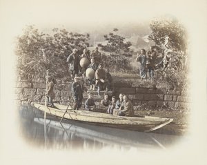 川岸のボート（日本）（手彩色のモノクロ写真 作： Japanese Photographer