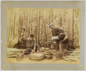 樽作り、日本（手彩色白黒写真 作： Japanese Photographer
