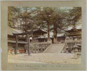 日光・唐招提寺の入り口（手彩色のモノクロ写真 作： Japanese Photographer