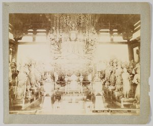 京都・三十三間堂のアイドル（モノクロ写真 作： Japanese Photographer