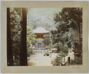 東京・池上仏壇（手彩色のモノクロ写真 作： Japanese Photographer
