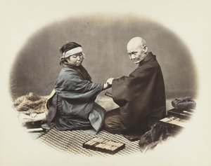 伝統的なドレスを着た日本の男性と女性（手彩色のモノクロ写真 作： Japanese Photographer