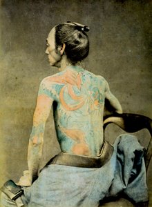 伝統的な入墨の入れ墨をした日本人男性、1890年頃（手塗りの卵白写真）