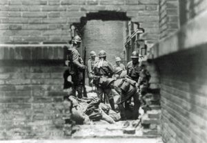1937年に中国の上海で日本軍がストリートファイトに参加 作： Japanese Photographer
