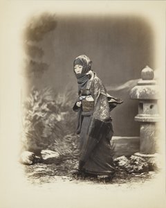 雪の中の日本女性（手彩色のモノクロ写真 作： Japanese Photographer
