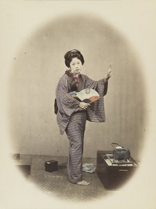 伝統的なドレスを着た日本女性（手彩色のモノクロ写真 作： Japanese Photographer