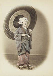 傘を持つ日本人女性（手彩色のモノクロ写真 作： Japanese Photographer