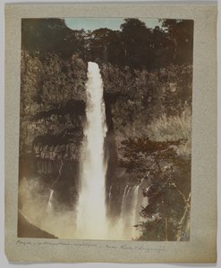 日光・中禅寺湖「華厳の滝」（手彩色白黒写真 作： Japanese Photographer