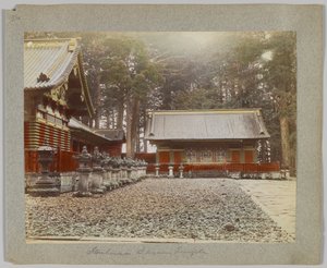 日光東照宮の店舗（手彩色のモノクロ写真 作： Japanese Photographer