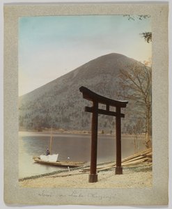 日光・中禅寺湖の鳥居（手彩色白黒写真